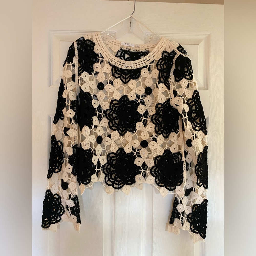 Cloth By Design Black Ivory Crochet Floral Bell Sleeve Top Hippie Boho - Sz S - Picture 3 of 9